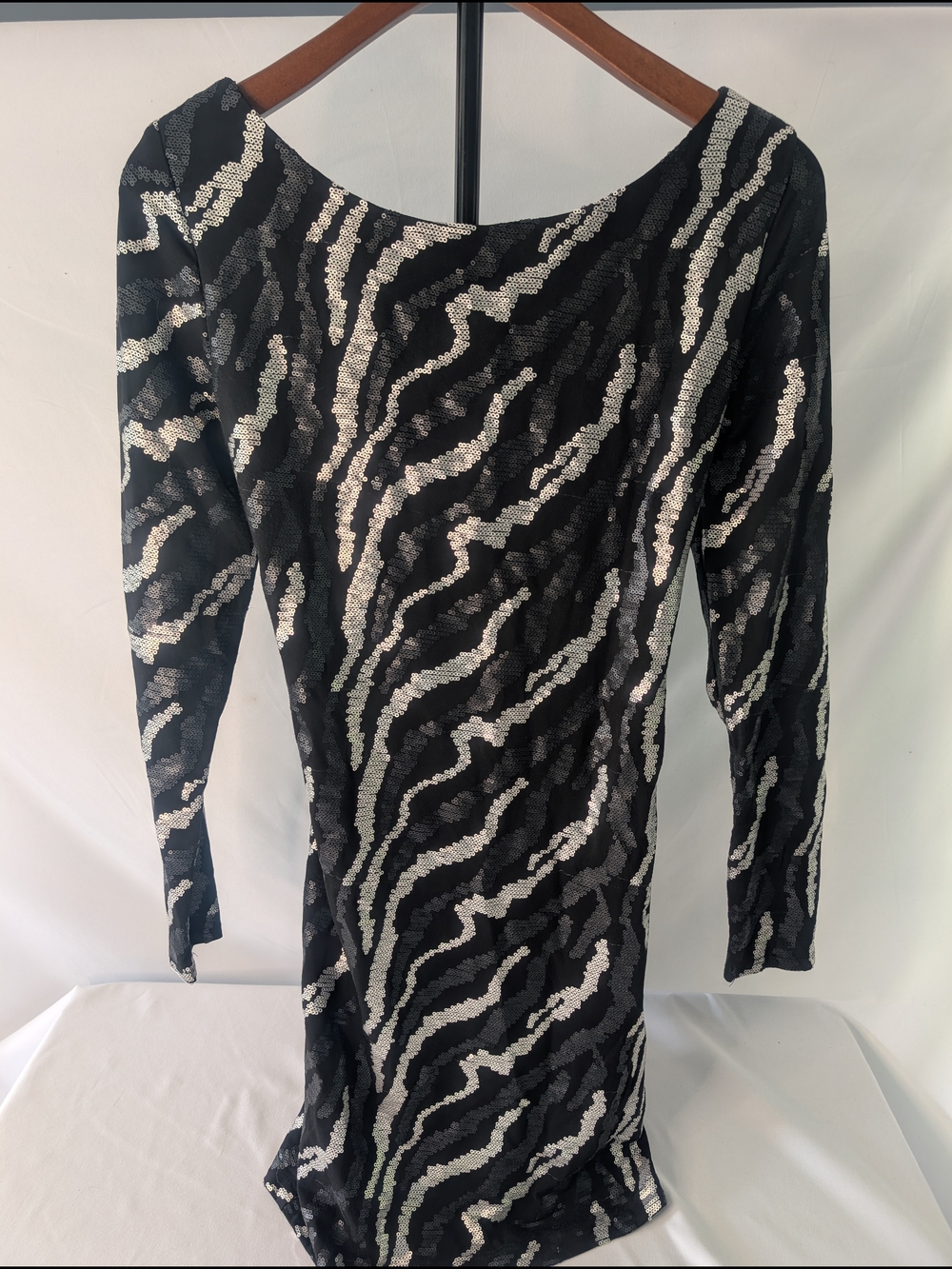 Jump Black and Silver Sequin Long-Sleeve Festive Dress Size Large